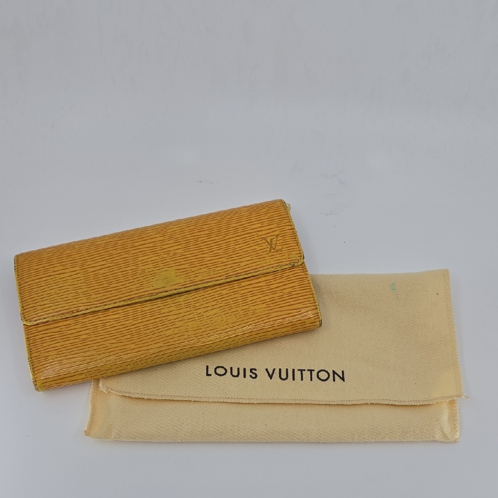 Louis Vuitton Tan Leather Wallet Classic Bifold Design